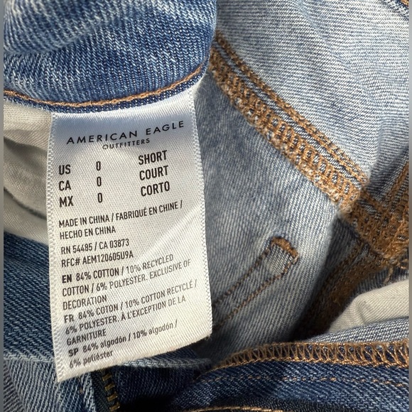 American Eagle women’s mom denim jeans. Size 0 Short - Picture 3 of 6